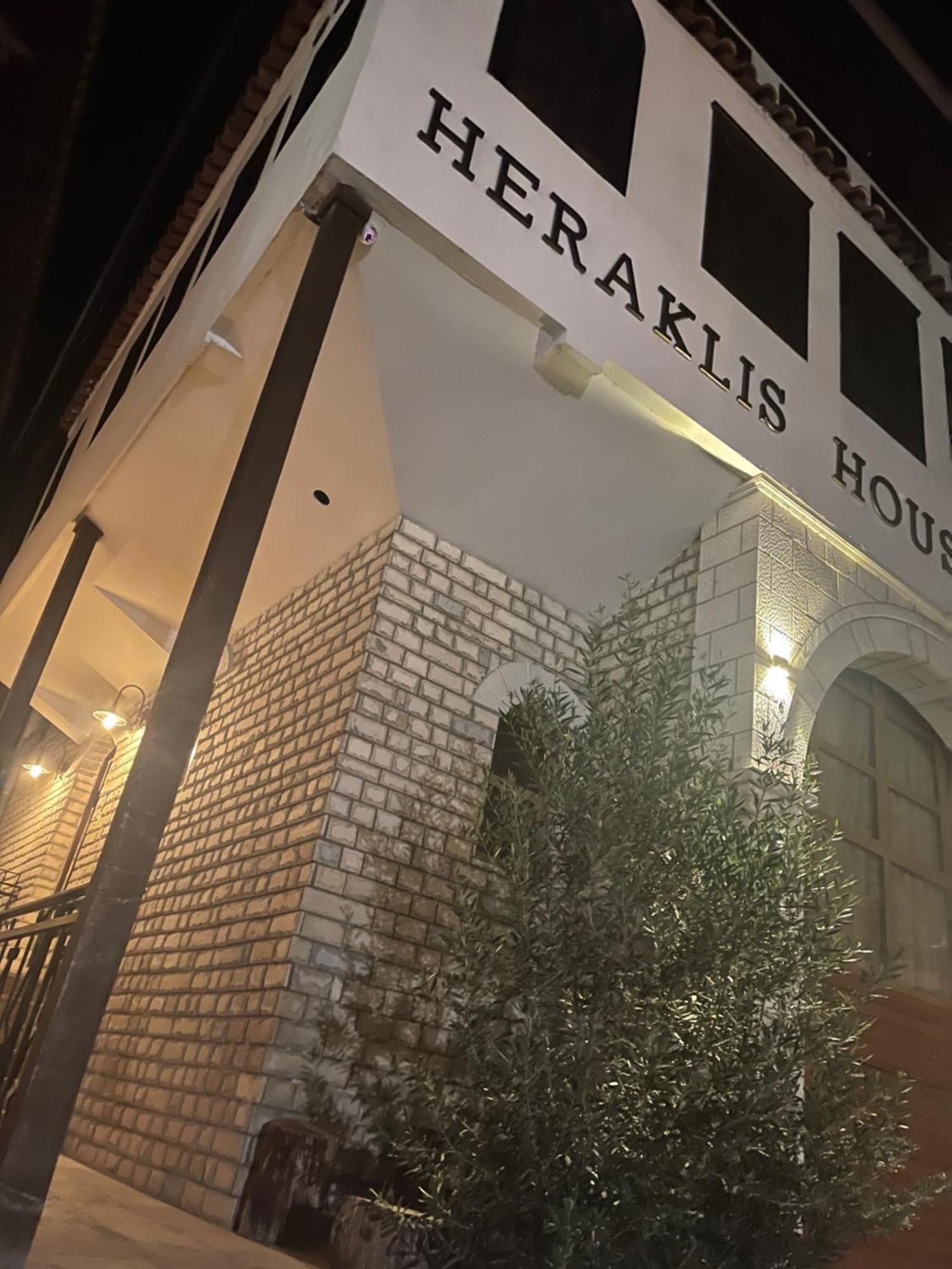 Heraklis Hotel Berat Extérieur photo