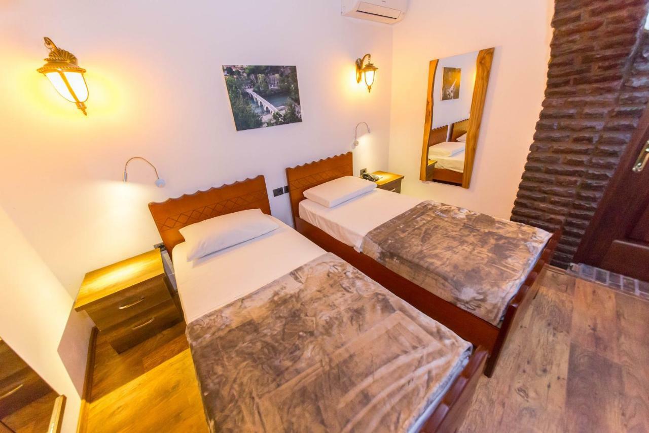 Heraklis Hotel Berat Extérieur photo