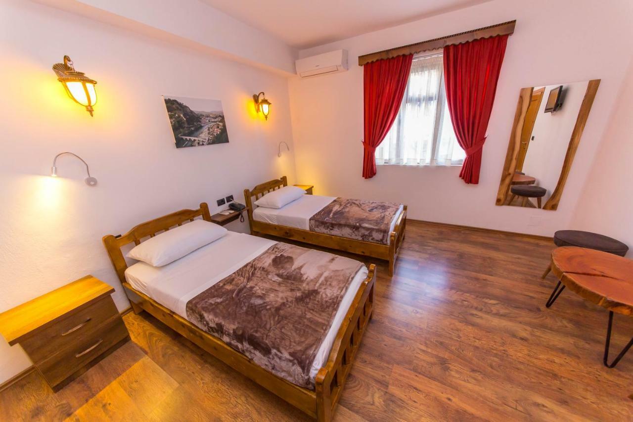 Heraklis Hotel Berat Extérieur photo